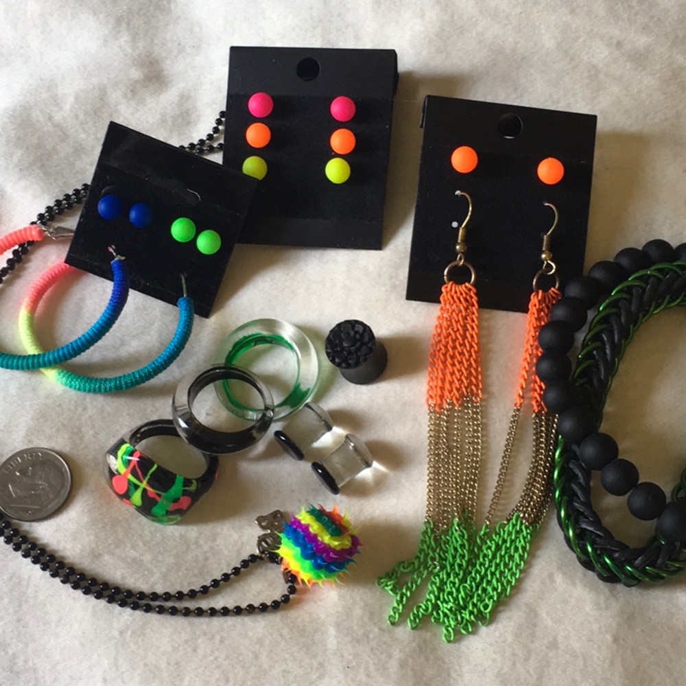 🔥FREE W/ $25 or $10 “80’s” Modern Punk Jewelry!